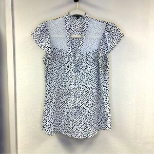 Express black-and-white animal-print blouse flutter sleeve button up, size XS PT